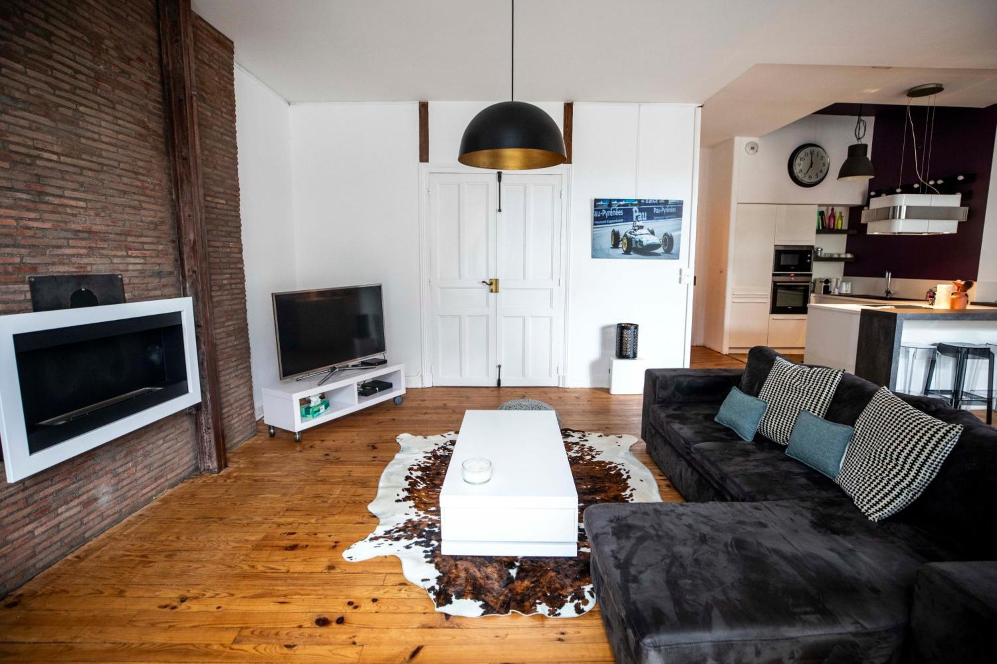 L'Appartement Lieu De Qualite En Centre Ville De Pau Bagian luar foto